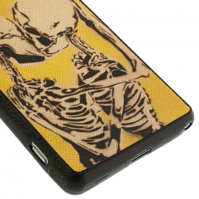 Sony Xperia Z2 Lederartiges Plastik Case mit küssenden Skeletten
