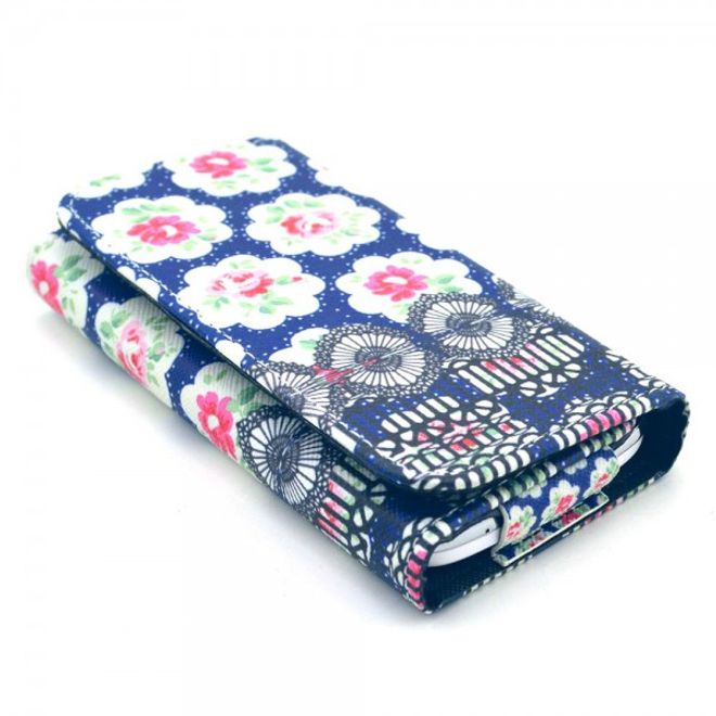 Universelles Leder Case für Smartphones bis 13.8x7x1.5cm mit entzückenden Rosen
