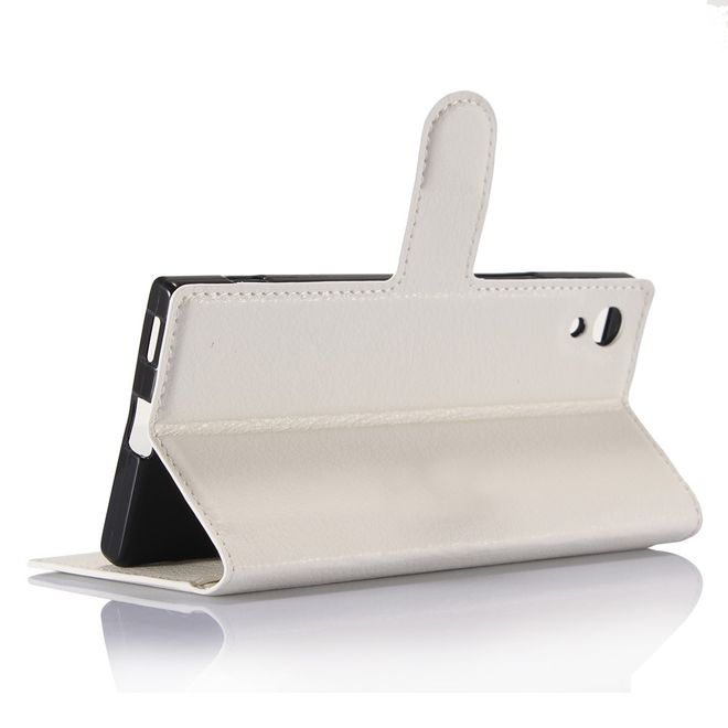 Sony Xperia XA1 Handy Case - Hülle aus Leder - mit Litchitextur und Standfunktion - weiss
