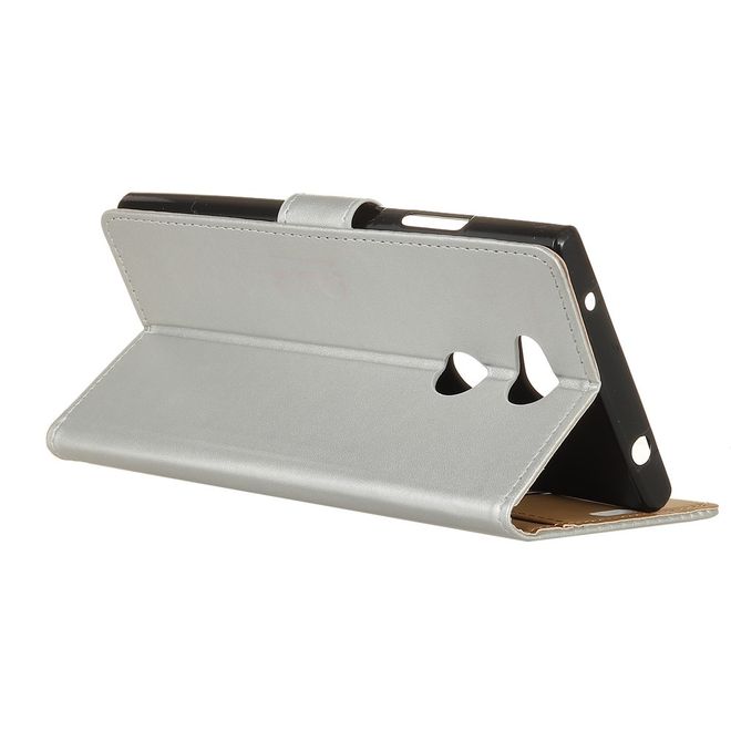 Sony Xperia L2 Handyhülle - Magnetisches Case aus Leder - mit Standfunktion - silber