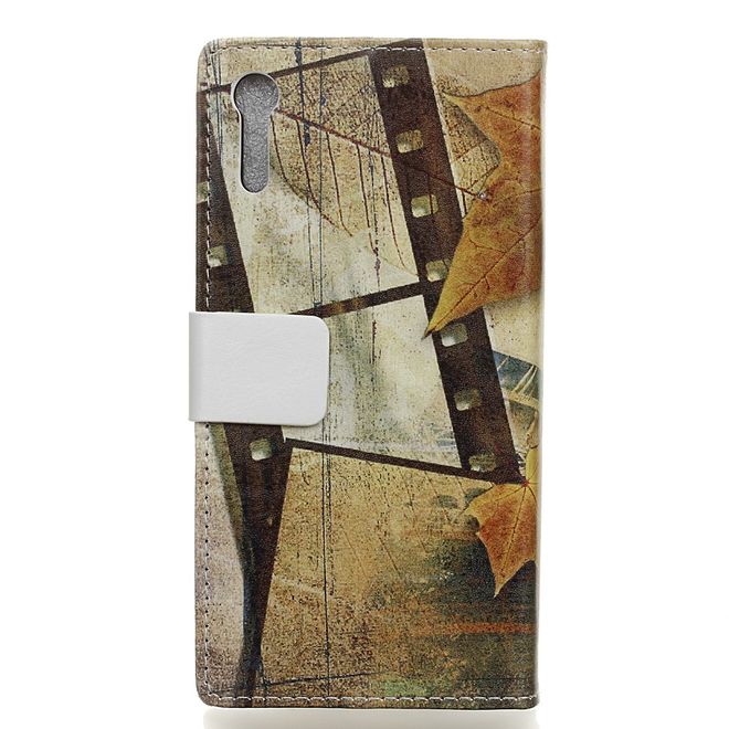 Sony Xperia XZ/XZs Case - Handyhülle aus Leder - Eiffelturm und Ahorn Blatt