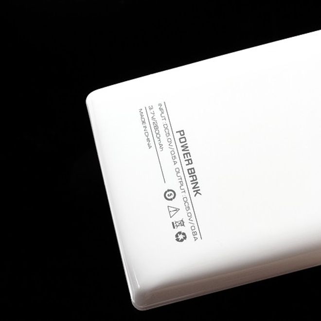 Nokia Lumia 925 Externes Akku Case 2800mAh mit Standfunktion - weiss