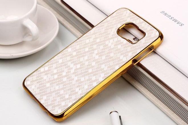 Samsung Galaxy S6 Lederartiges Plastik Case mit Fussballmuster - weiss