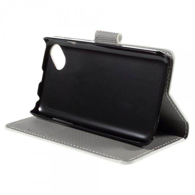 Wiko Sunset2 Leder Case mit Eiffelturm und kleinen Sujets