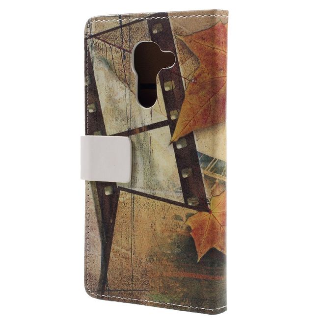 Hülle für BlackBerry DTEK60 - Case aus Leder - Eiffelturm und Ahorn Blatt