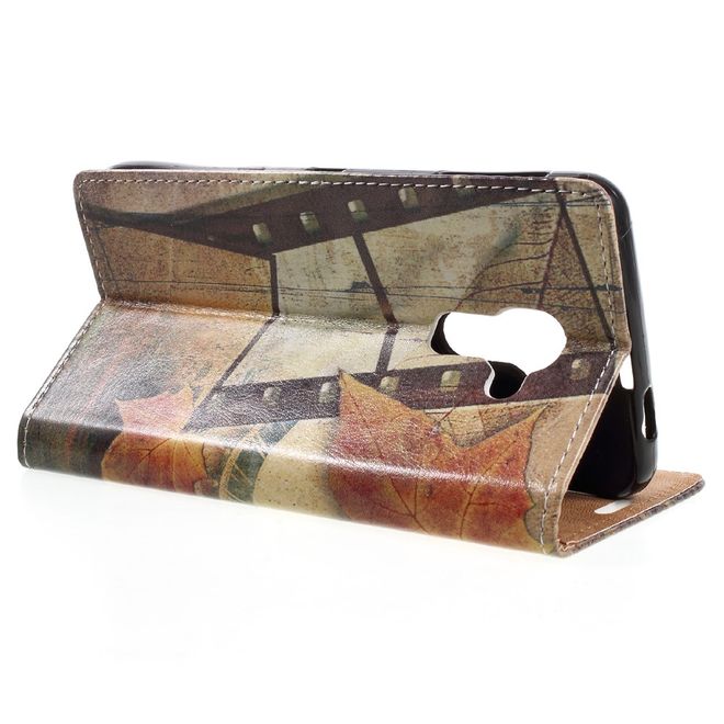 Hülle für BlackBerry DTEK60 - Case aus Leder - Eiffelturm und Ahorn Blatt