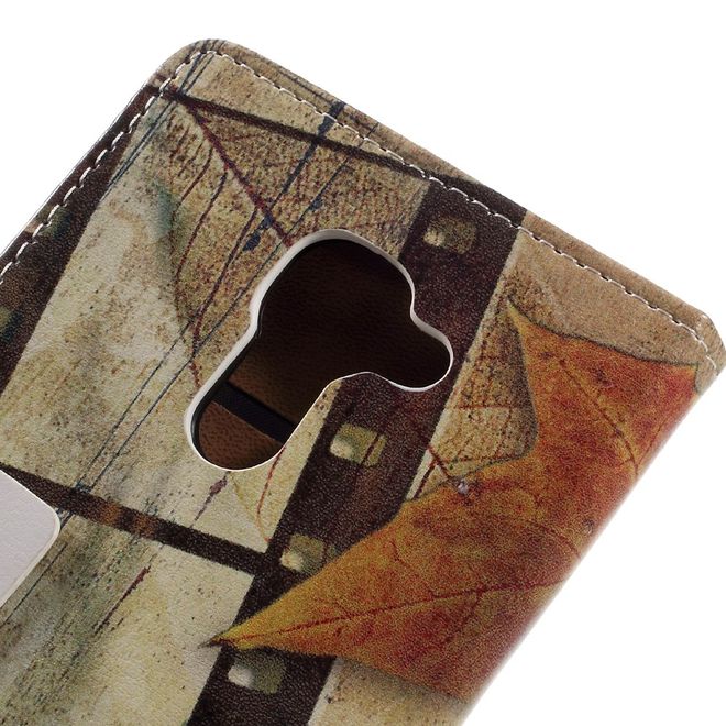 Hülle für BlackBerry DTEK60 - Case aus Leder - Eiffelturm und Ahorn Blatt