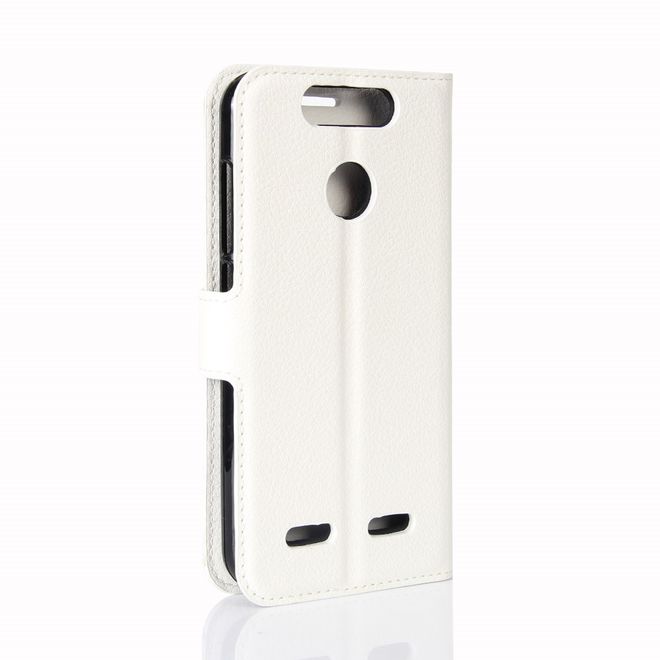 ZTE Blade V8 Lite Handy Hülle - Case aus Leder - mit Litchitextur und Standfunktion - weiss