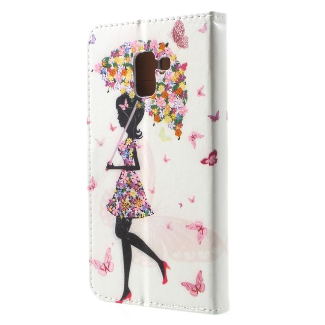 Samsung Galaxy A8+ (2018) Handy Hülle - Bookcover aus Leder - Blumenmädchen mit Schirm