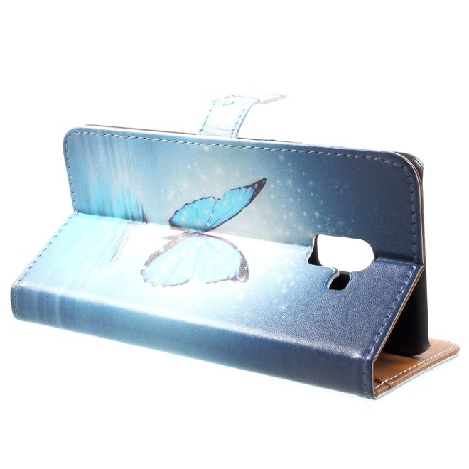 Samsung Galaxy A8+ (2018) Handy Hülle - Bookcover aus Leder - wunderschöner, blauer Schmetterling