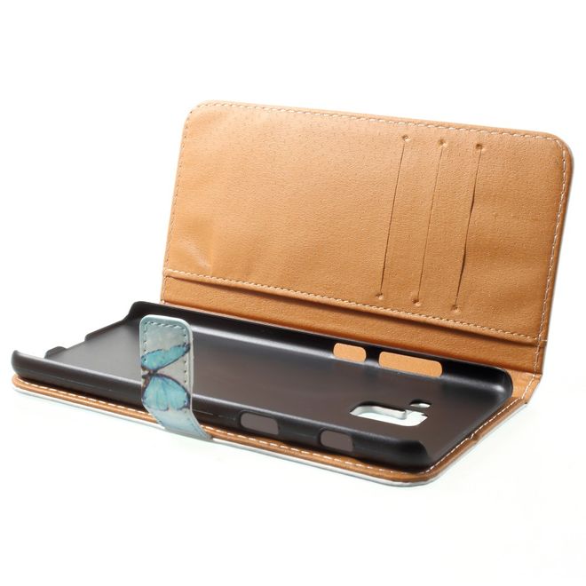 Samsung Galaxy A8+ (2018) Handy Hülle - Bookcover aus Leder - wunderschöner, blauer Schmetterling