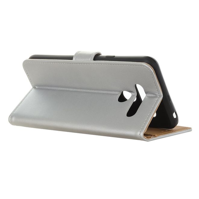 LG Q60 Handy Hülle - Classic II Leder Bookcover Series - silber