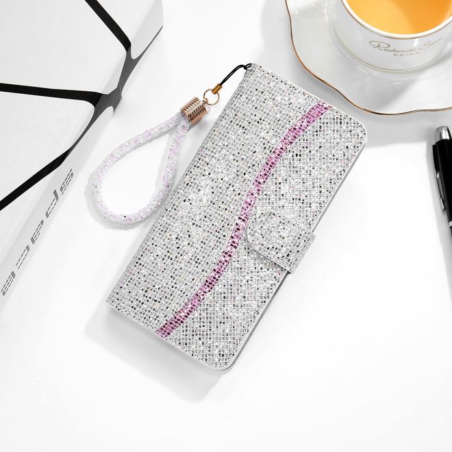iPhone SE (2022) / SE (2020) / 8 / 7 Handy Hülle - Leder Glitzerhülle mit Streifen - silber