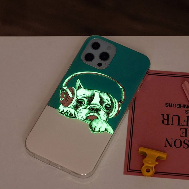 Coque pour iPhone 14 Pro - Coque lumineuse - Coque souple Image Plastic Series - Chien avec casque audio
