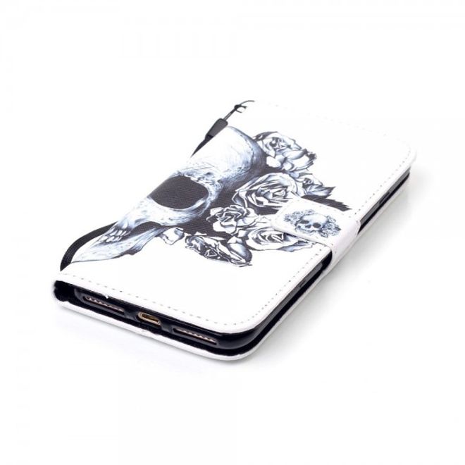 Cover für iPhone 8 Plus / 7 Plus - Handyhülle aus Leder - Totenkopf und Rosen