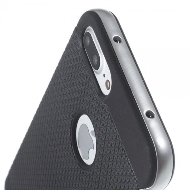 iPhone 8 Plus / 7 Plus Hülle - Case aus elastischem und hartem Plastik - Dreieckmuster - silber