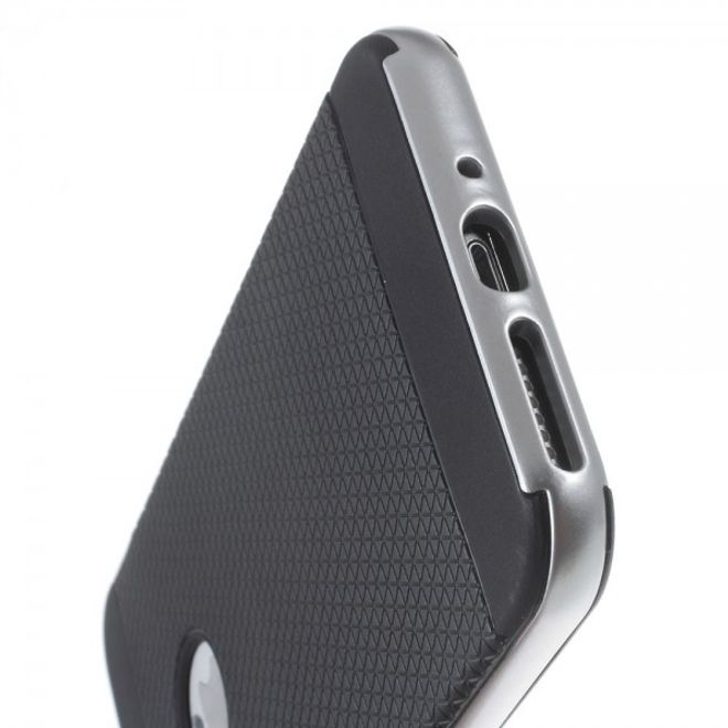 iPhone 8 Plus / 7 Plus Hülle - Case aus elastischem und hartem Plastik - Dreieckmuster - silber